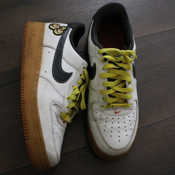 Nike Kids White & Black Sneakers with Yellow Laces - Picture 5 of 6